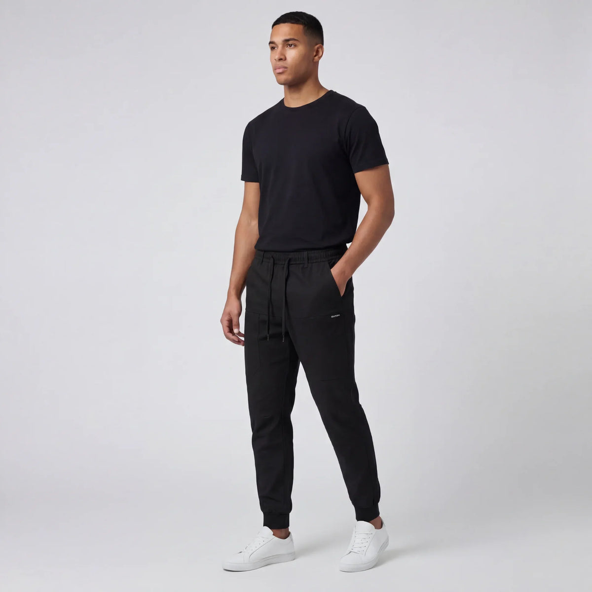 Pantalón cargo cómodo con gran capacidad de almacenamiento 